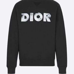 Stylish Dior black color
Never used